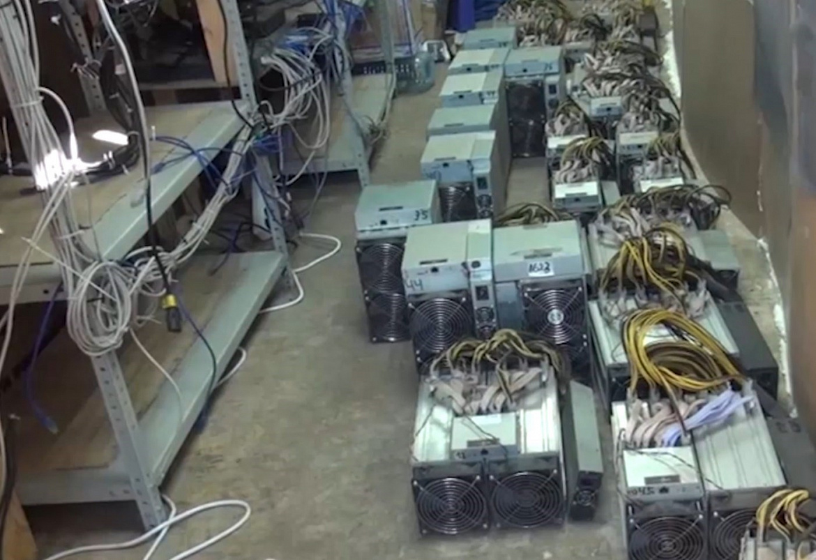 В Иркутске задержали пятерых подозреваемых в серийном хищении ASIC-майнеров