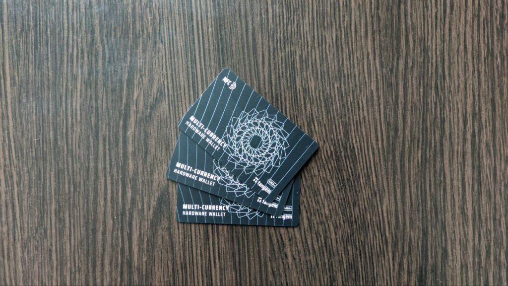 Как безопасно хранить криптовалюту без seed-фразы: обзор аппаратного кошелька Tangem Wallet