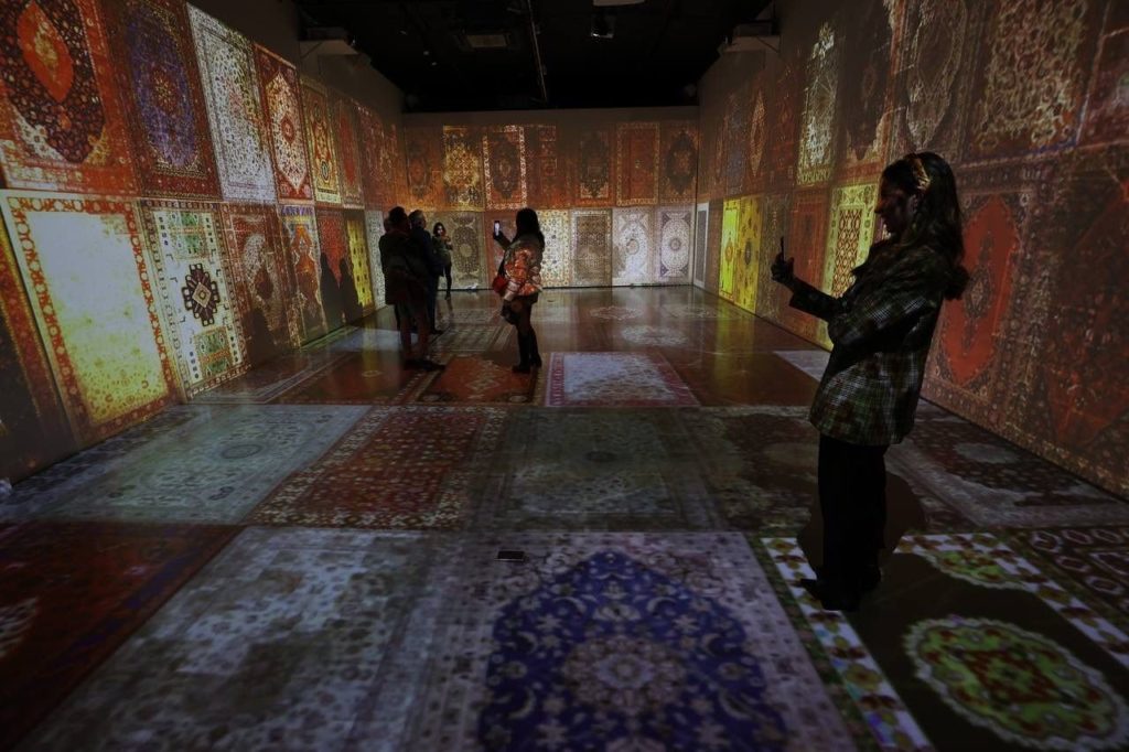 Робопса «призвали» охранять границу, в Нью-Йорке показали нейроковры и другие новости из мира ИИ