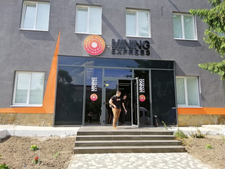 Бразилец построил в Украине майнинг-ферму за $100 млн… и рендерит на ней видео