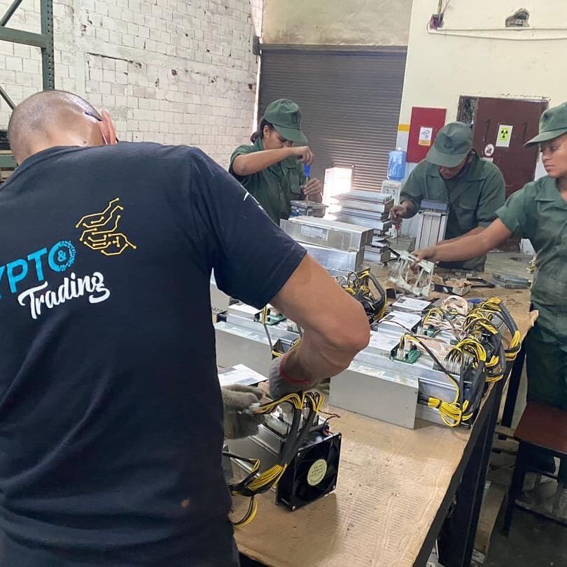 Армия Венесуэлы занялась майнингом криптовалют