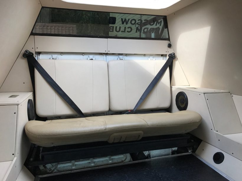 Житель Москвы продает за биткоины тюнингованный «премиальный броневик»