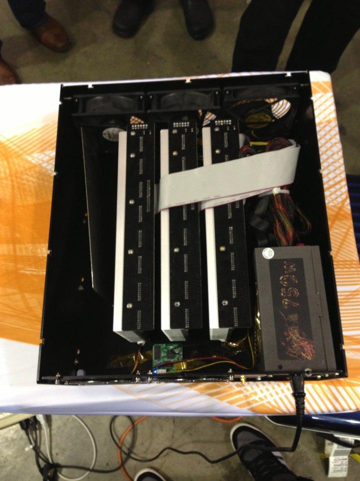 Чарли Шрем, Энтони Помплиано и братья Ли показали фото своих первых майнеров