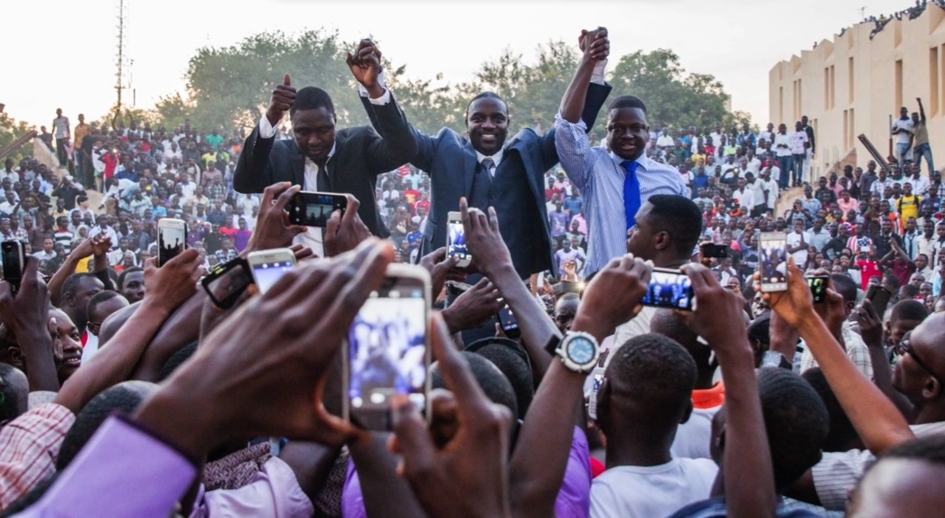 Певец Эйкон анонсировал запуск цифровой валюты для собственного «криптогорода»