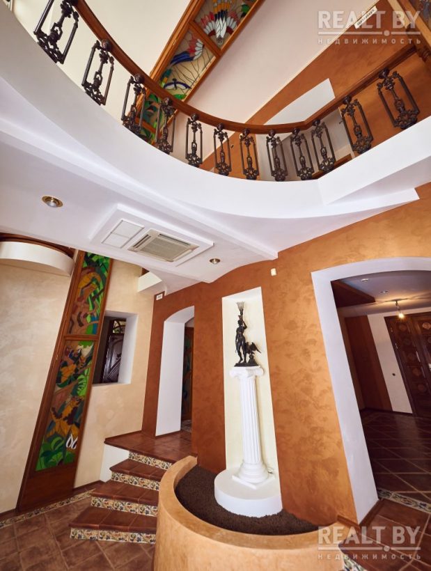 Житель Минска выставил на продажу пригородный особняк за 250 биткоинов