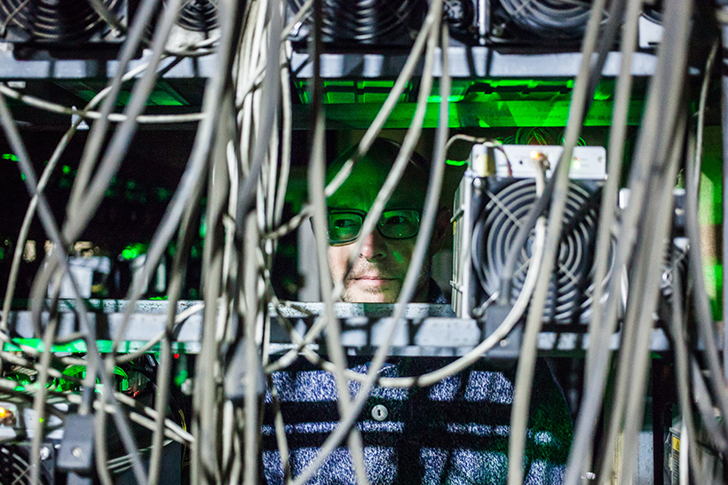 Криптоведьма и мясо за биткоины: Forbes снял фоторепортаж о криптовалюте в Иркутске