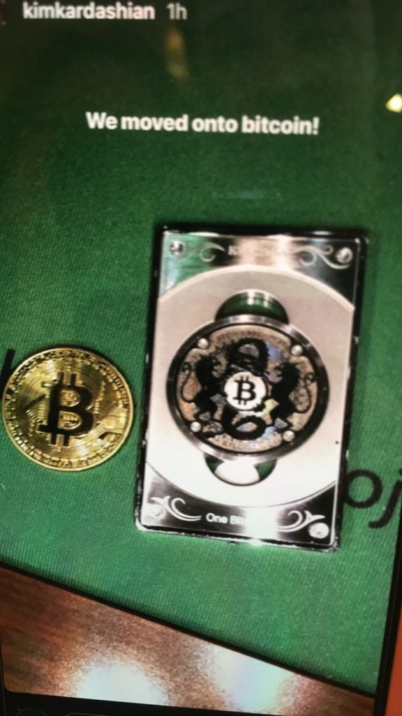 Ким Кардашьян получила в подарок «материальный» биткоин